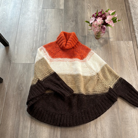 Alpaca wool blend Michael Kors poncho. Fall poncho. - Picture 3 of 16